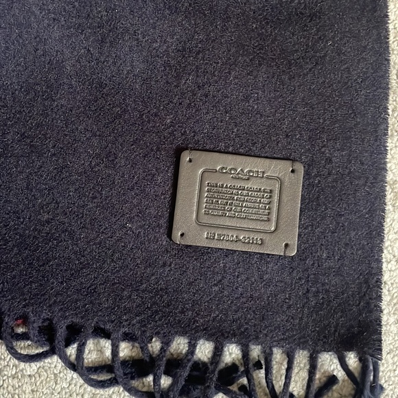 Oversized Coach Wrap - Picture 2 of 3